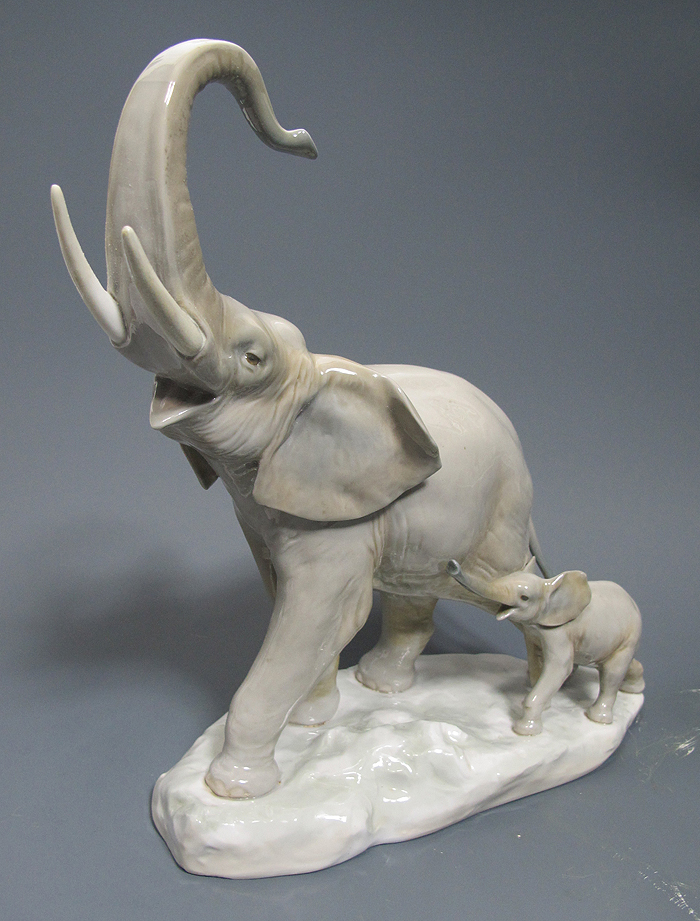 lladro elephant figurine